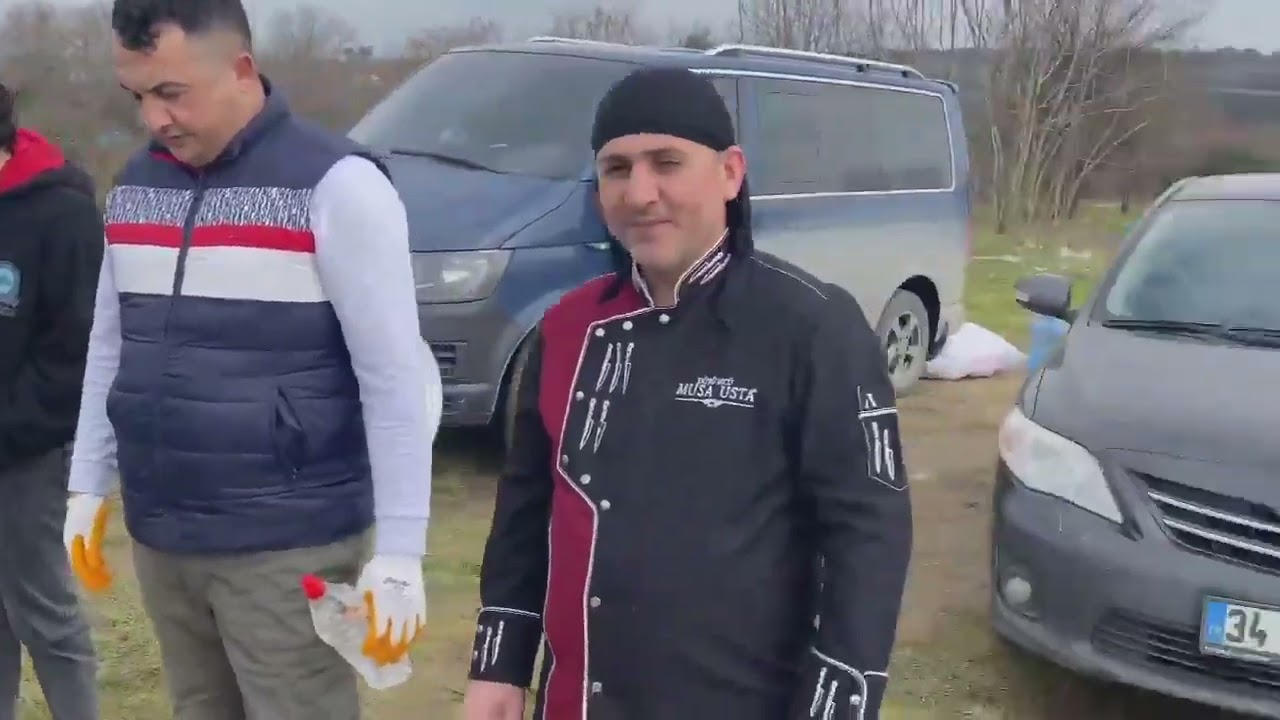 Kazanda yemek pişirdik köpeklere