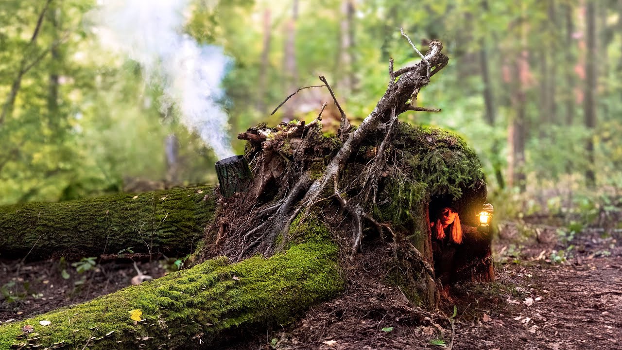 Building a Warm and Cozy Log Cabin for Survival Under OAK Root. Bushcraft, Survival