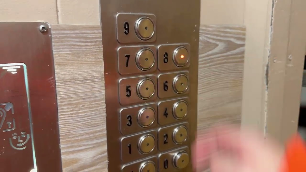 Epic motor ! 1974 Schindler elevator @La plagne, France