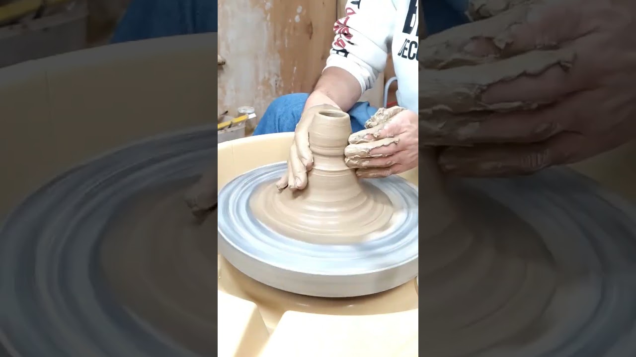 陶芸】電動ロクロで作る小さな花瓶Vase made quickly with an electric