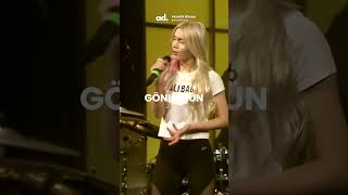 Gidiyor gönlümün efendisi ⁨@AleynaTilkiOfficial⁩ #ebrugündeş #akustik #konser #canlımüzik
