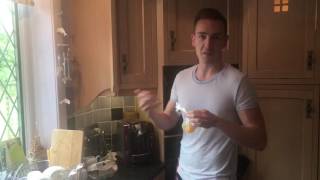 How to make poached eggs with cling film