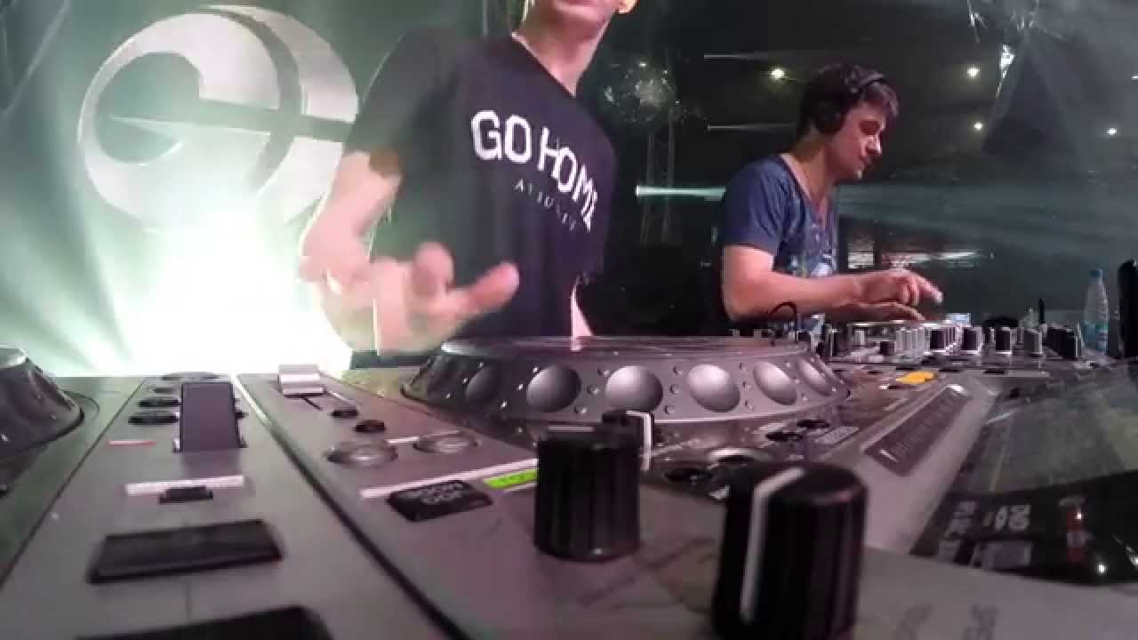 Dj Divalash introduces Thee BEST DJ EVER in the World Showing Skills