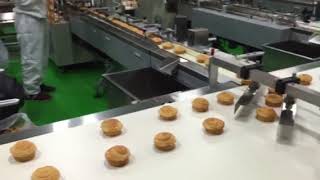 Cupcake Muffin cake full auto-feeding and packaging machine line flow pack machine factory