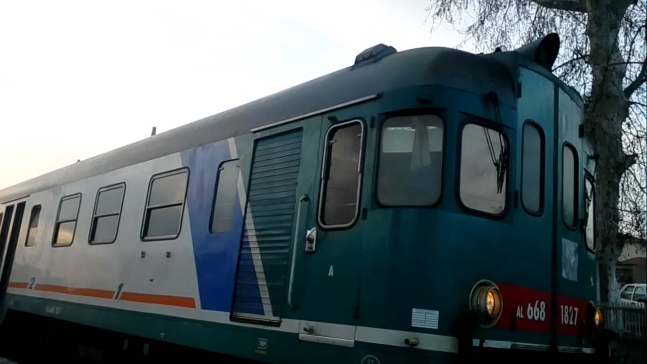 Doppietta di ALn 668 serie 1800 a Pavia Porta Garibaldi