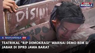 Teatrikal "RIP Demokrasi" Warnai Demo BEM SI Jabar di DPRD Jawa Barat