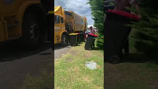 Wheelie Waste Dividable Truck Collecting Port Fairy #portfairy #warrnambool