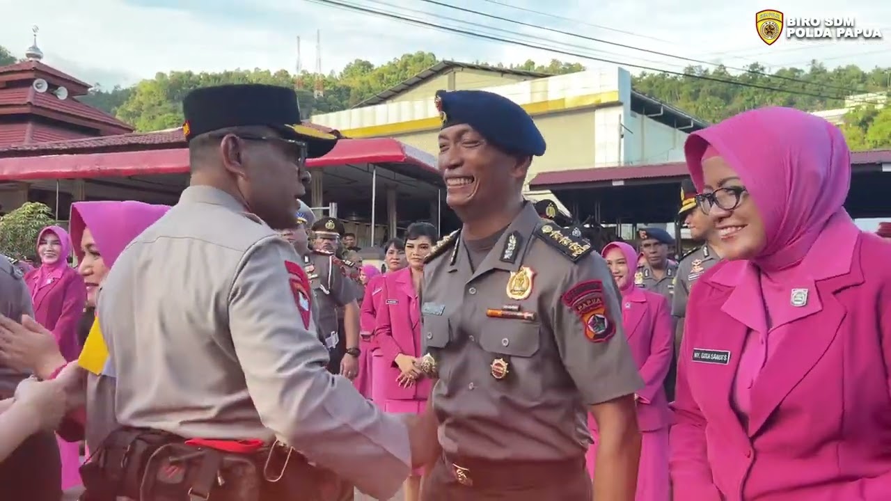 UPACARA LAPORAN KENAIKAN PANGKAT PERSONEL POLRI DAN PNS POLRI PERIODE 1 JANUARI 2025 POLDA PAPUA