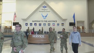 Families in San Antonio share Thanksgiving with Air Force trainees