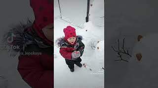 лайк подписка малышу#пикабу#прикол#рекомендации#снеговик#естморковкууснеговика