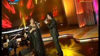 ellerini çekip benden