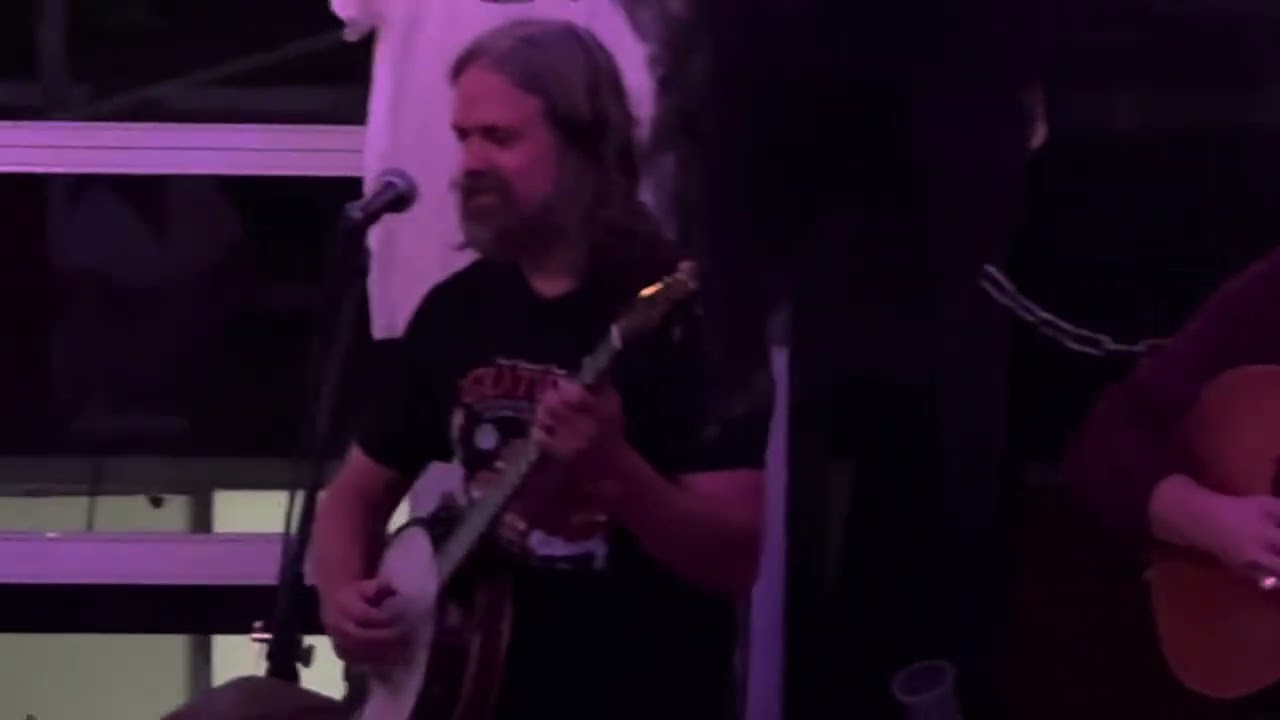 I’ll Stay Around medley w/ Reuben’s Train - Fiery fantastic bluegrass in the Ozarks 