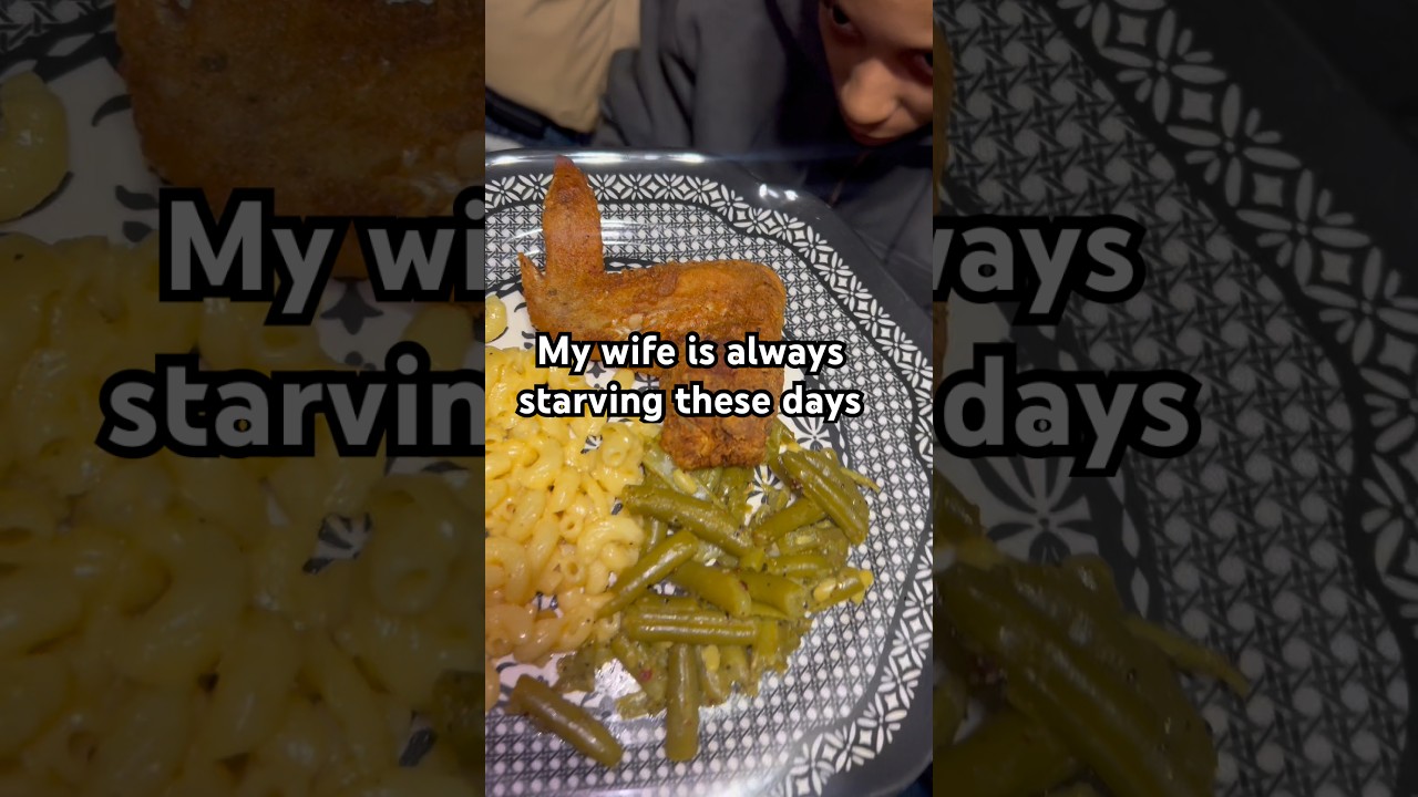 Мы вдвоём целыми днями сидим в автодоме и просто объедаемся.