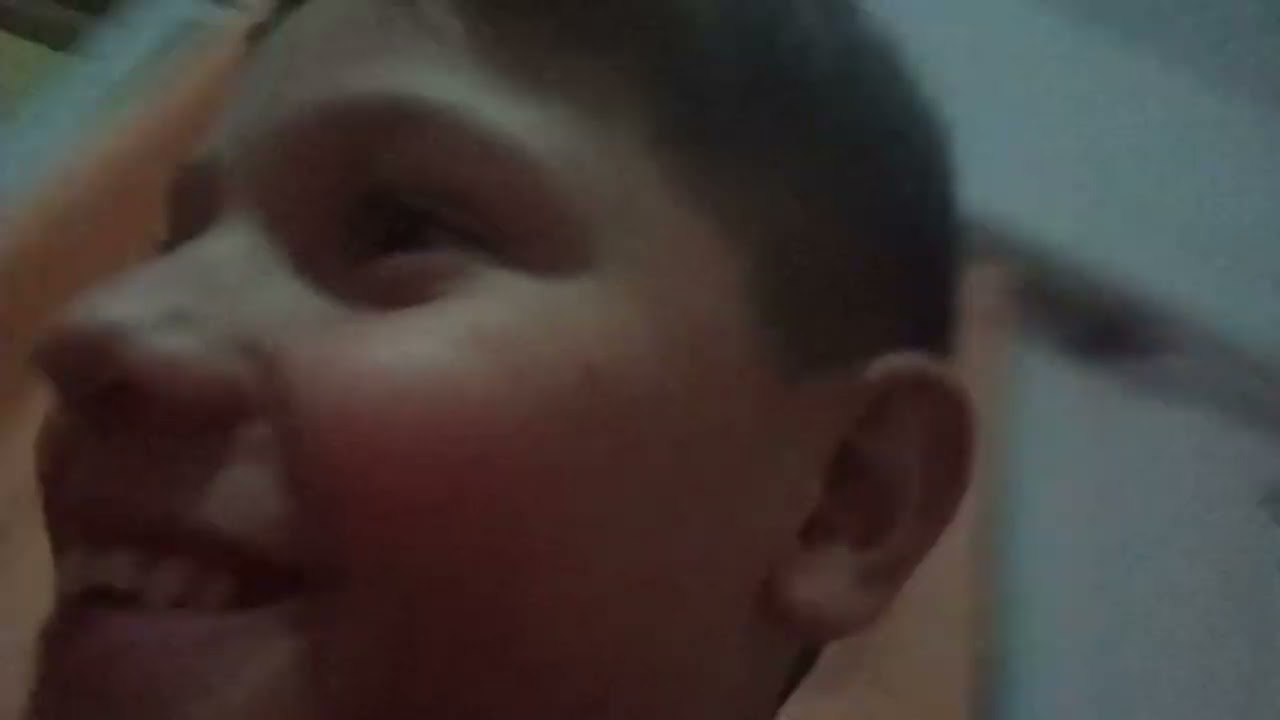 Mi mamá me quiere pegar por no ir a la escuela habrá segunda parte