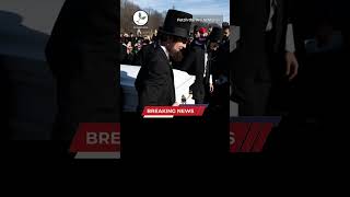 Hundreds of people hold mock funeral as US Mint ends penny production after 230 years