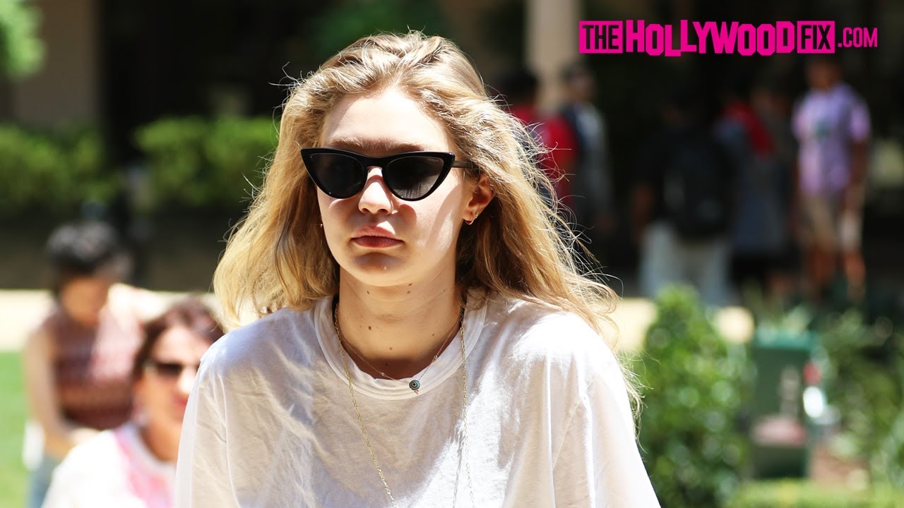 Gigi Hadid Takes Zayn Maliks Mom Sisters Out To Eat At Mcdonalds 71017