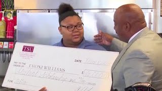 Texas waitress who helped customer gets $16K scholarship