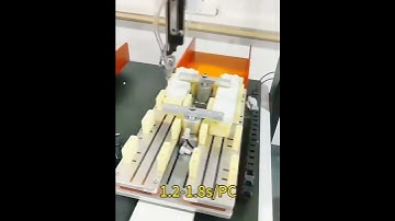 Automatic screw locking machine