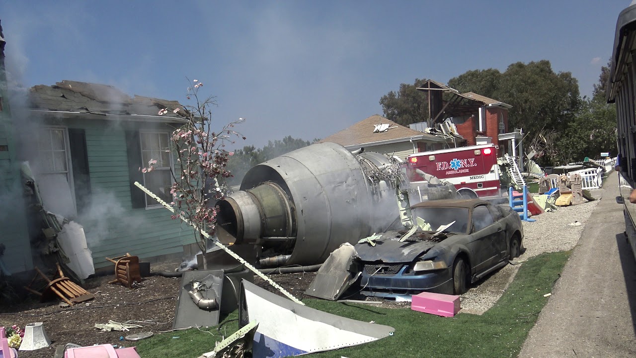 airplane-crash-universal-studios-hollywood-youtube