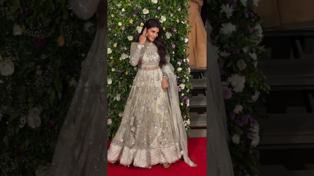 Varun dhawan photobombed Jacqueline fernandez photo at diwali party