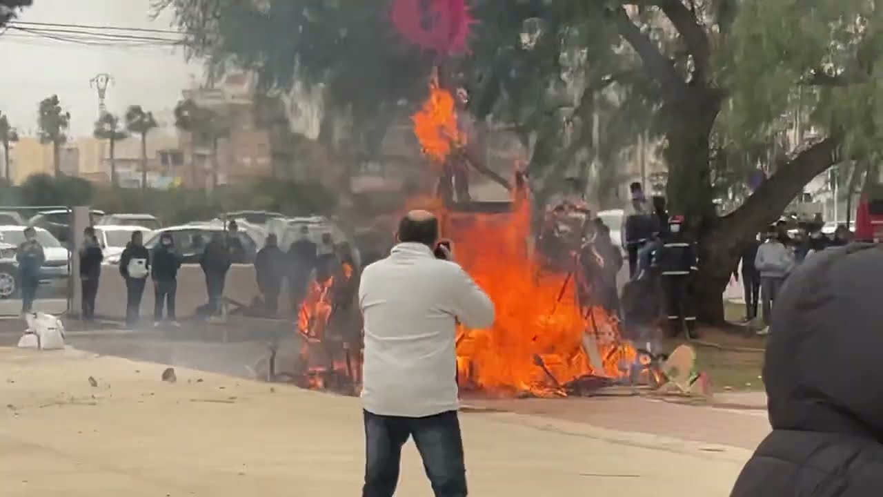 Crema de la falla del IES JAUME I (15 - Marzo - 2022 Burriana)