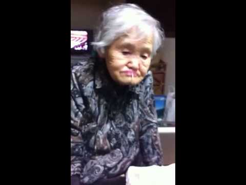 歯がないのにラーメンを食べる93歳