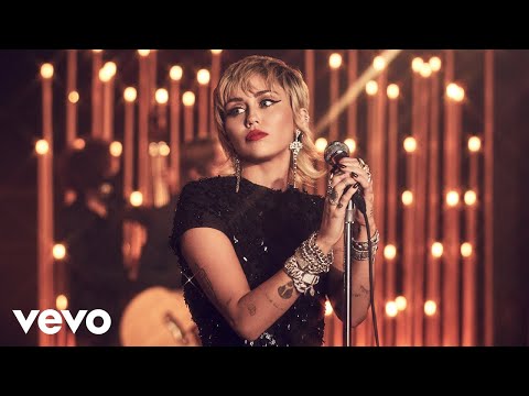 Miley Cyrus – Midnight Sky in the Live Lounge