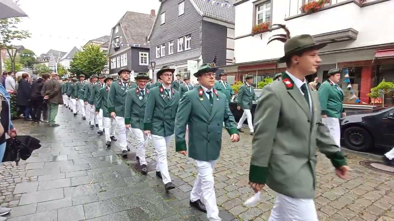 Arnsberg großer Schützenumzug am verregneten Sonntag 6. Juli 2025