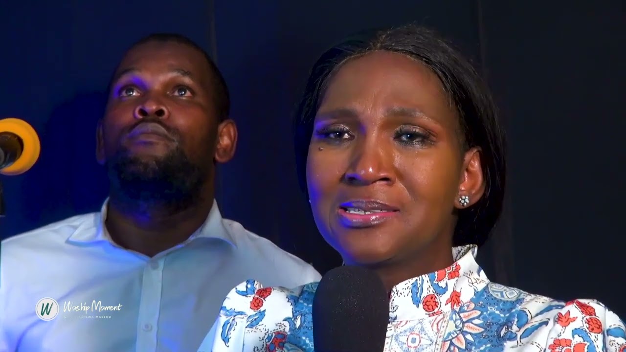 AKEKHO ONJENGAWE - SINDISWA MASEKO | WORSHIP MOMENT