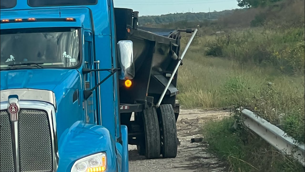 End dump trailer axle broke at the rail yard  @ Cemex grand parkway Tuesday 28 2025 $$$$$