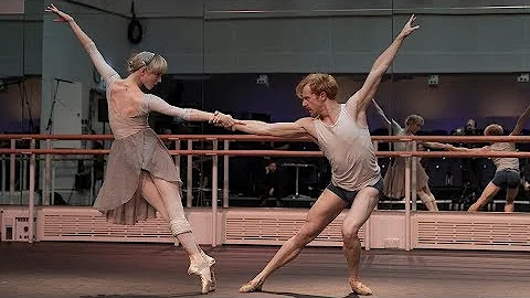 Sarah Lamb and Steven McRae of The Royal Ballet re...