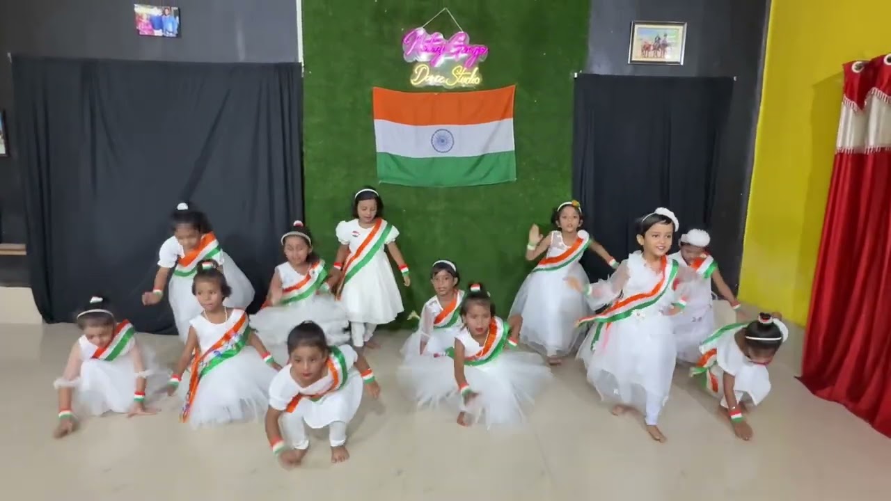 Aao Bachcho Tumhen dikhaye Dance Cover By NGDS 
