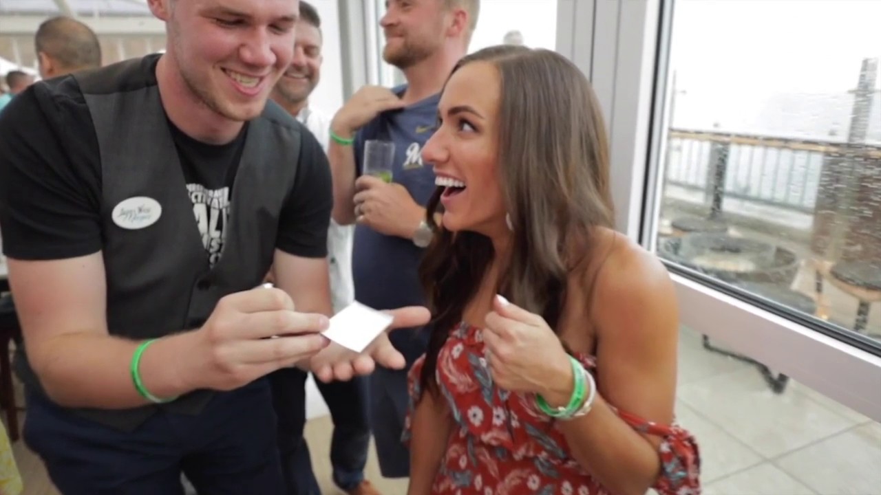 Scotty Wiese - Strolling Magic