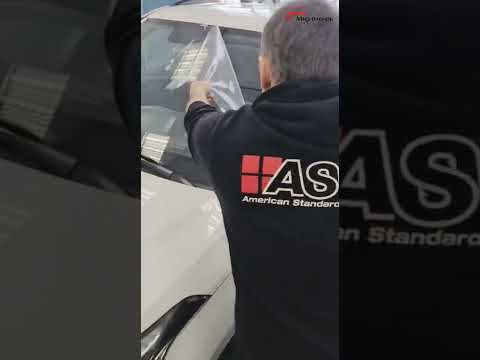 Удаление защитной пленки с лобового стекла