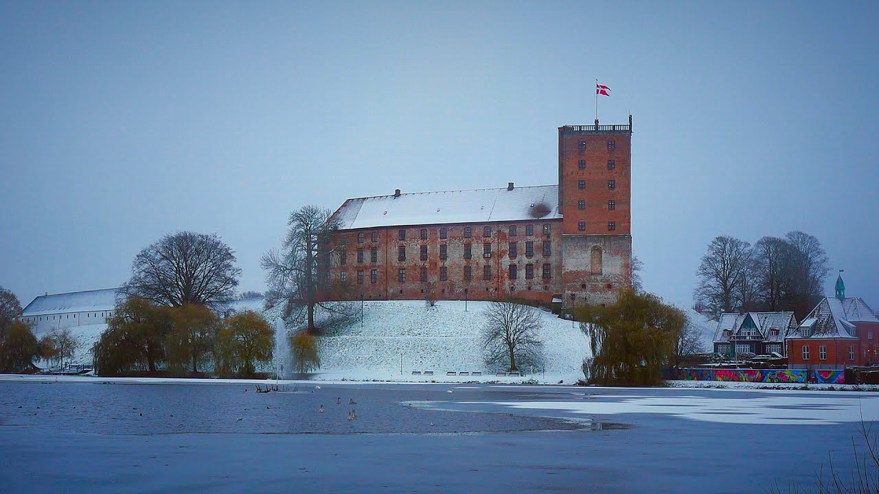 251127 Torsdag (1) Julegæsten: Jakob Ville (2) Adventssøndag (3) Jul i Slicetown 2025 (1:8)