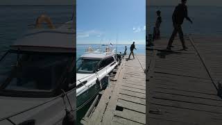 Speedboat Serenity bersandar di Pulau Kodingareng Lompo🛥️#makassar #ocean #marine #ship #kapal #boat