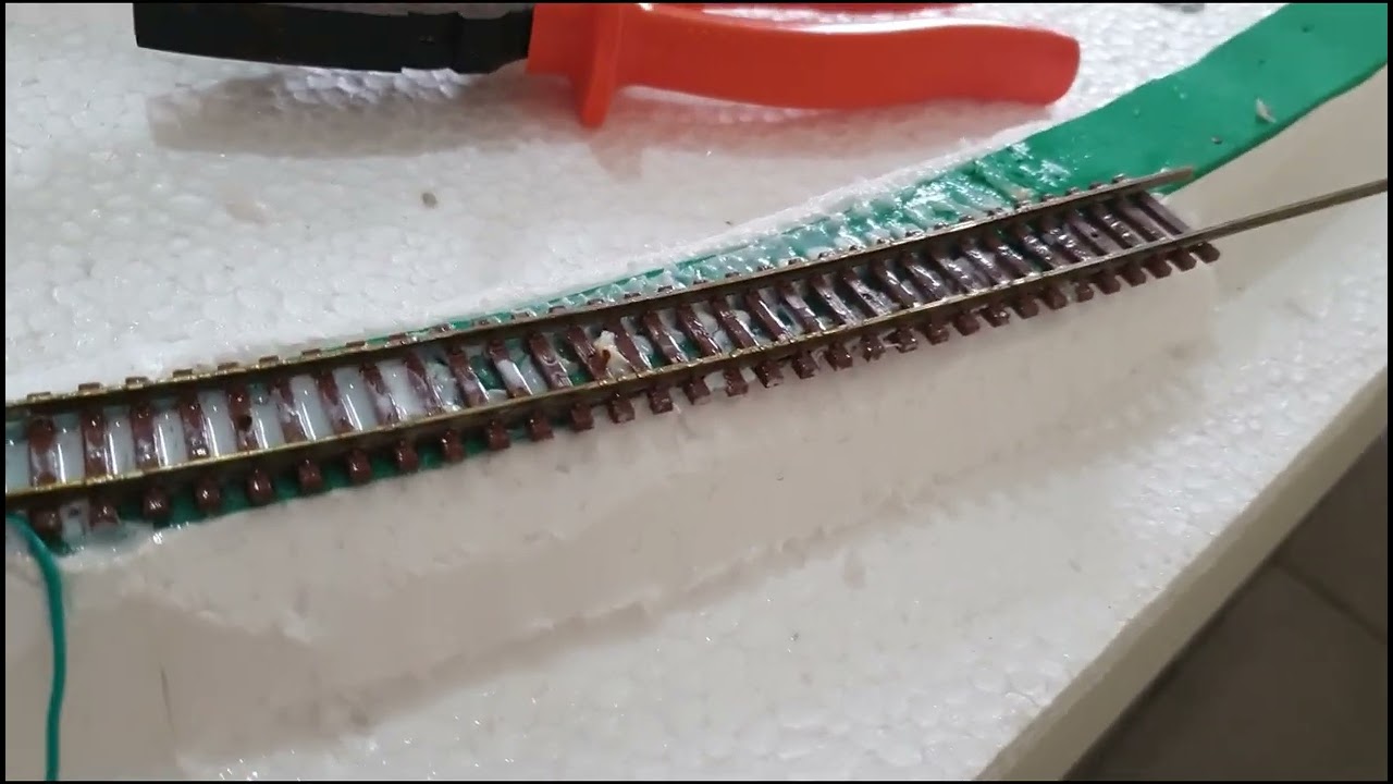 REMOVENDO A CURVA QUE DEU ERRADO NA CONSTRUÇÃO DA MAQUETE | HO 1:87 | FERROMODELISMO