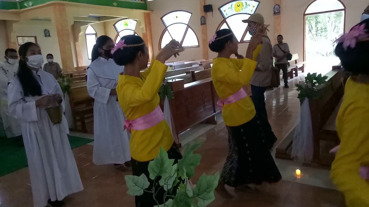 Tarian perarakan masuk (pembukaan)