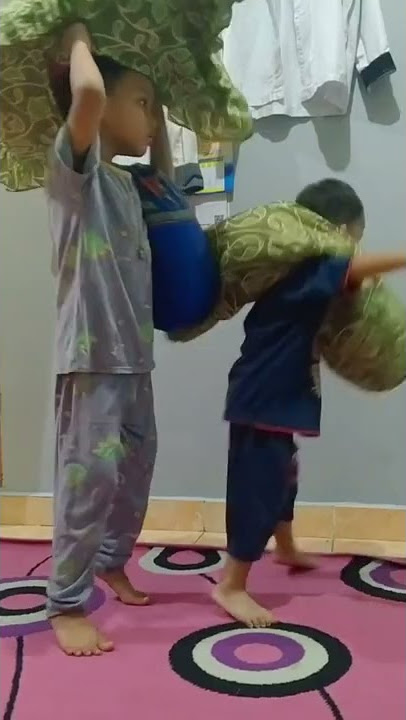 Goyang Bantal ala Ahsan dan Awan