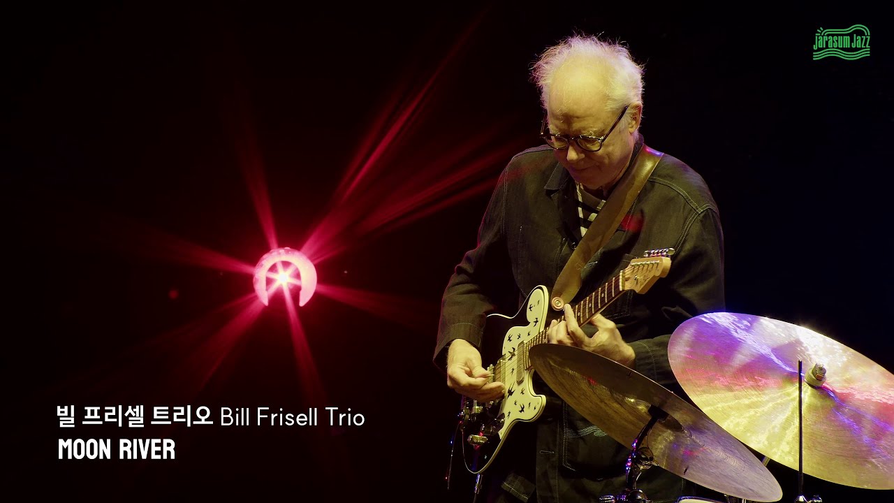 Bill Frisell Trio - Moon River | Jarasum Jazz Festival 2025 auf YouTube ansehen Bill Frisell Trio - Moon River | Jarasum Jazz Festival 2025 auf YouTube ansehen