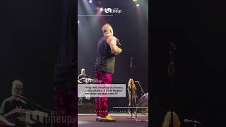 Andy Bell, voz do Erasure, canta clássico ‘A Little Respect’ em show nostálgico em SP #Erasure #Show
