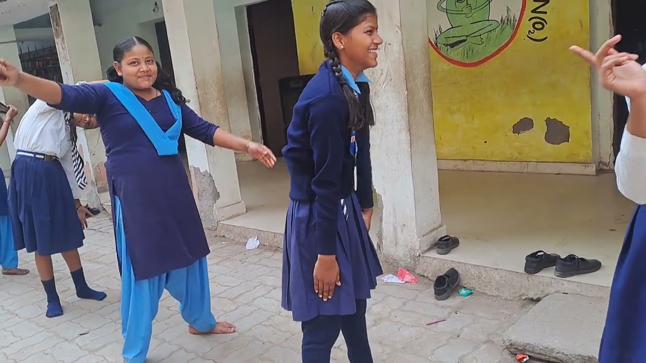 Bacho ka mansik rog ke karn Government help kar rhe  ese rokna hoga ,ya to sb kuch savi ke liye free