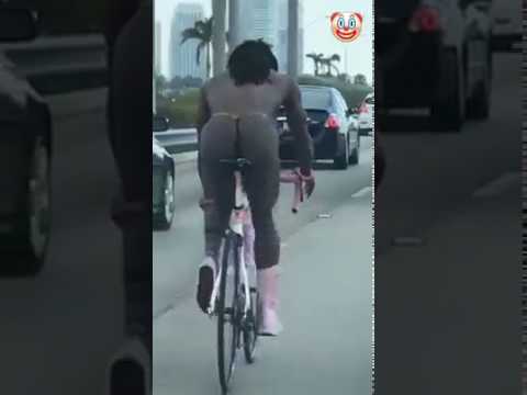 He is doing bycicle naked on the road in Miami mdrrrrrrrrrr