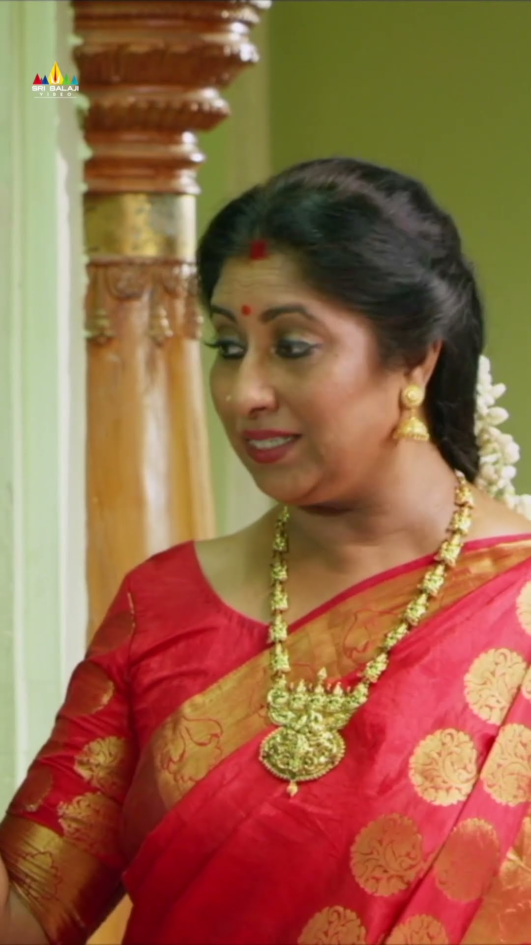 Customer ని బాగా చూసుకో ఇంకో నలుగురు వస్తారు ! #srimathi21f | #sadha | #ytshorts | #youtubeshorts