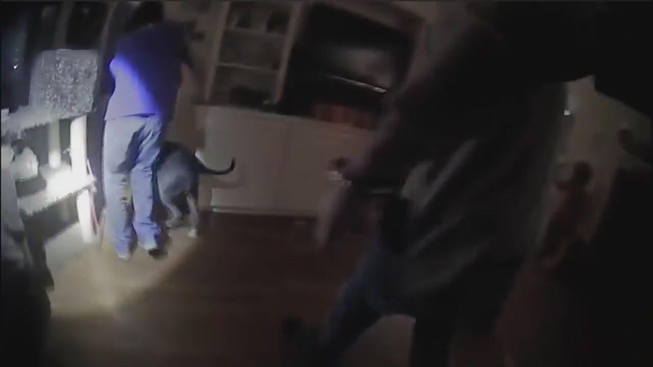 Conway Police officer runs into burning home