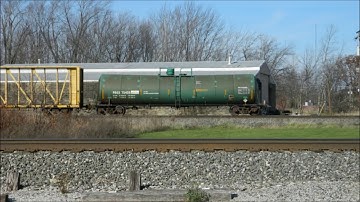Mixed or Fouled K5HL or K5H Horn - CSX ES44AH #3148 & Faded YN3 SD70MAC - Madison OH Nov 2017
