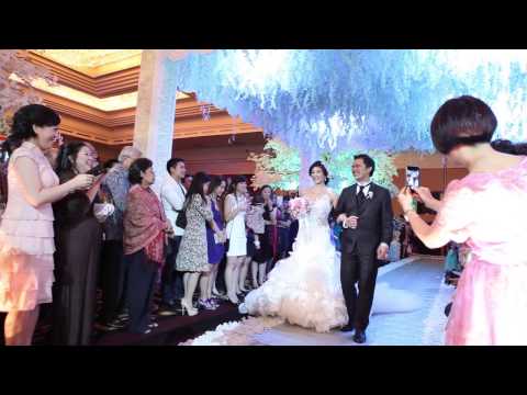 Video: Gaun Pengantin Dengan Gaya 