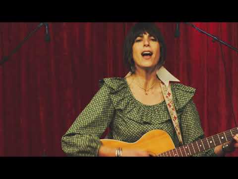 Nicki Bluhm: "Everyone's Getting Love For Christmas" (Official Music Video)