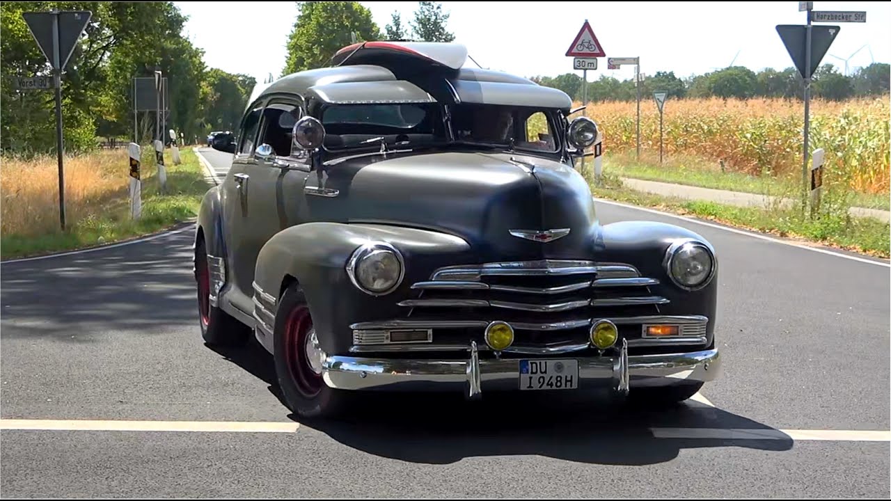 Classic US & Muscle Cars leaving a Car Show in Grefrath-Impala, Bel Air, Ford GT40, Hot Rods