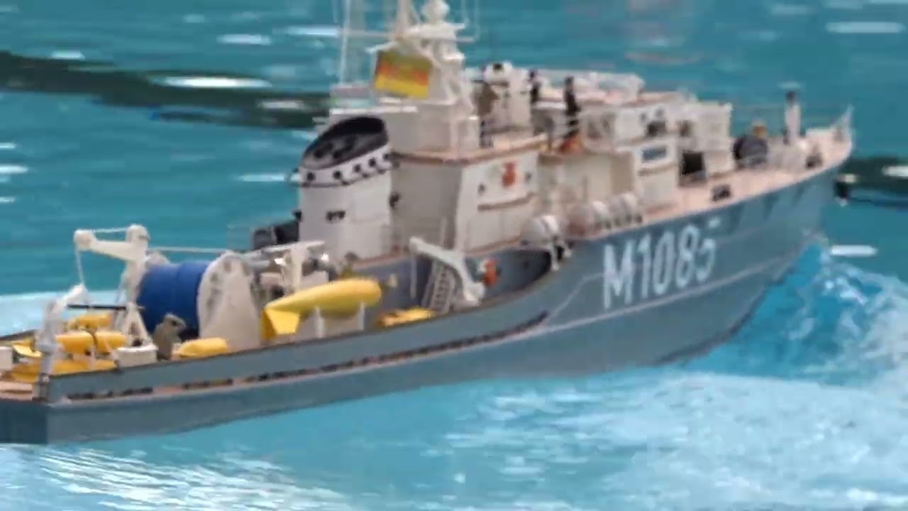 Wir auf dem Schaufahren Ketsch 2025, Schiffsmodelle im Einsatz. 